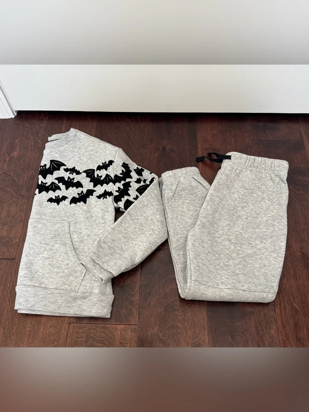 NEW Toddler 2-Piece Halloween Outfit Set Gray Sweatsuit Sweatshirt & Pants Bats